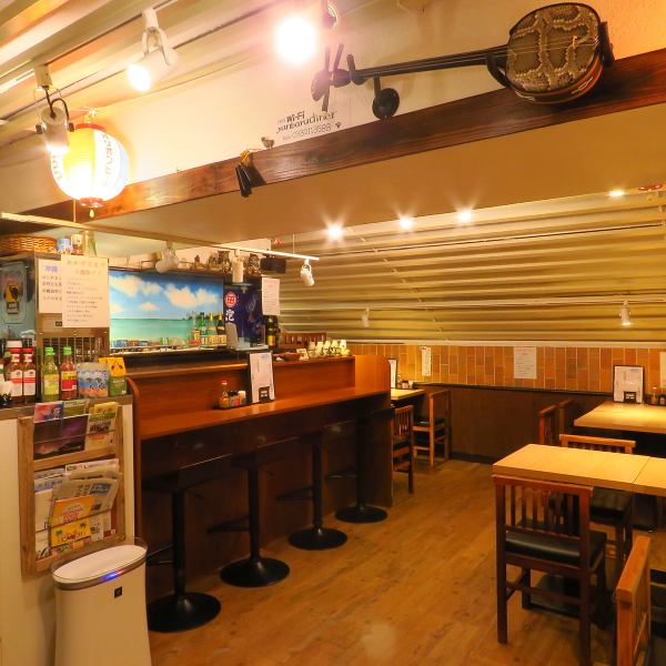 [Atmosphere like a dining room with Okinawa] You can enjoy Okinawan cuisine and awamori without straining your shoulders.Our store aims to be such a store.You can enjoy a single dish at a cospa, so please come to the store at your favorite time for lunch or dinner!