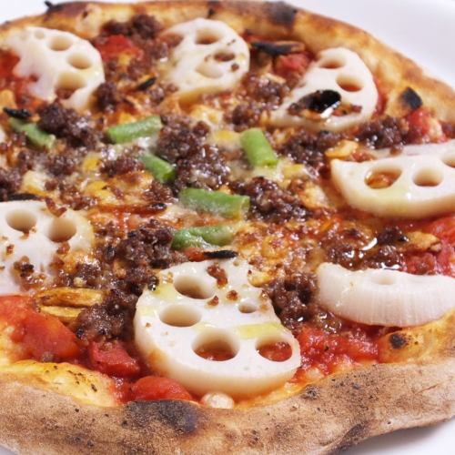 고기와 연근의 단맛과 쓴맛 카르네 로스 피자