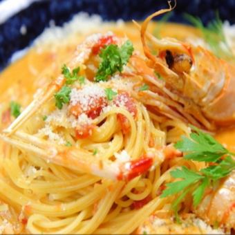Tomato cream spaghetti with prawns