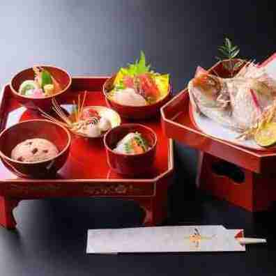 赤ちゃんの未来を祝う、お食い初め膳の特別なひととき。