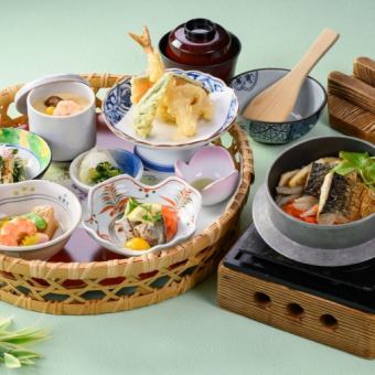 【仅限午餐】时令花篮套餐