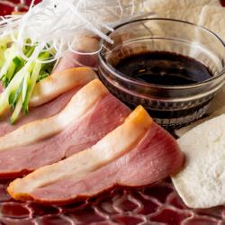 冷製スモークした鴨のカルパッチョ北京ダックスタイル