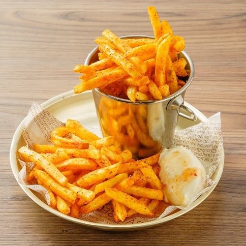 トムヤムポテトフライ　～チリソースがけサワークリーム添え～　