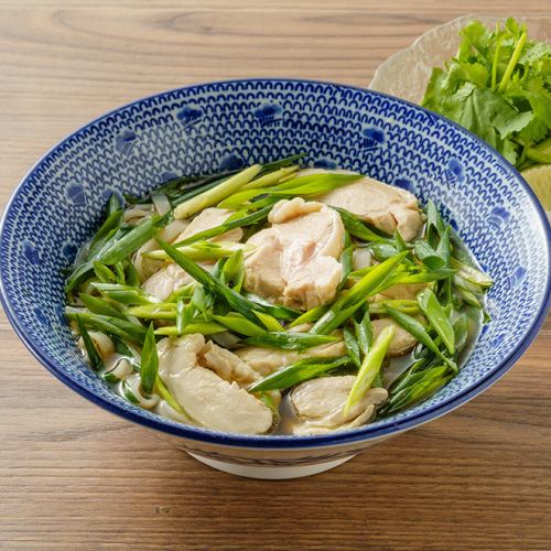 大山鶏と京都九条ネギのフォー