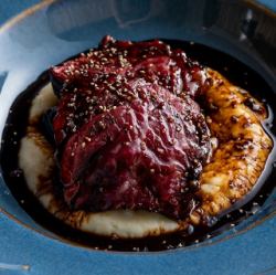 黒毛アンガス牛ハラミ肉のステーキ　~赤ワインソース~