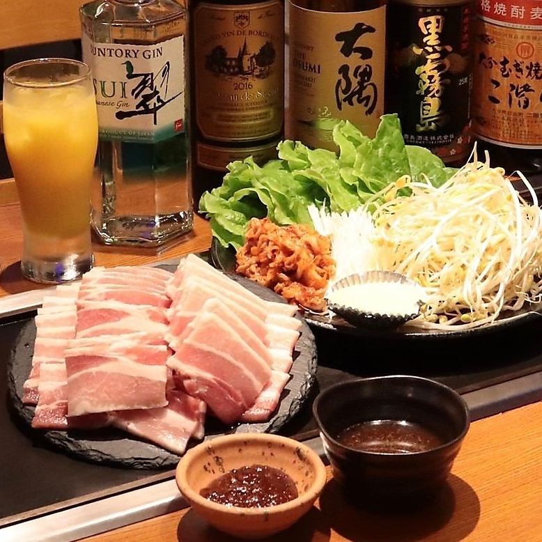 You can eat and drink as much as you want for 3000 yen (tax included)!