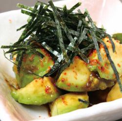 牛油果、大蒜和酱油