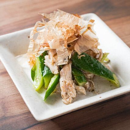 蒸し鶏ときゅうりの梅肉和え