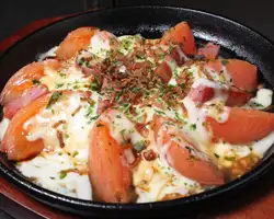 토마토와 베이컨 치즈 구이