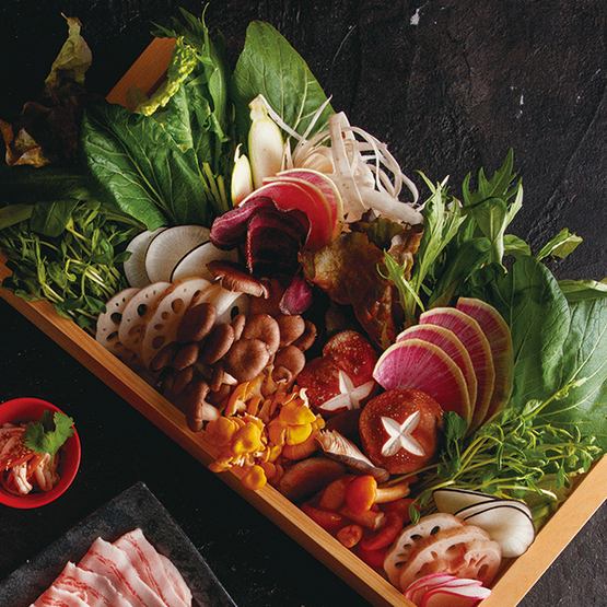 This authentic hotpot, made with over 10 kinds of Chinese herbs and medicinal herbs, is a blissful dish that will help you achieve beauty and health.