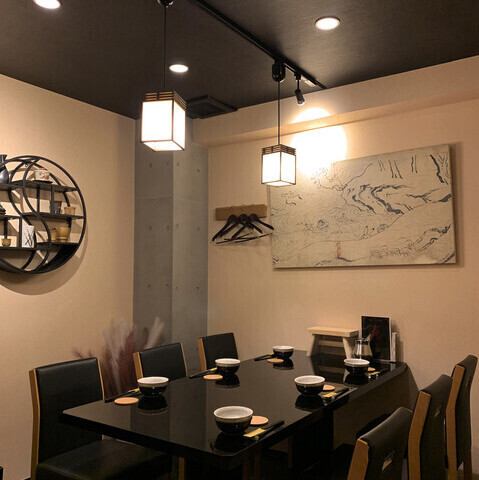Our restaurant has a private room that can accommodate up to six people, allowing you to enjoy a hot pot experience in a private setting.The soup, which is made with plenty of medicinal ingredients, warms the body while enhancing its flavor.It can accommodate up to 14 people, making it the perfect place for a special event or get-together with friends and family. Enjoy a relaxing time.