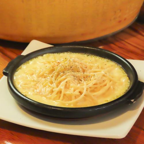 【今日のメイン！！チーズカフェと言えば】丸ごとパルミジャーノ 焦しチーズパスタ or リゾット