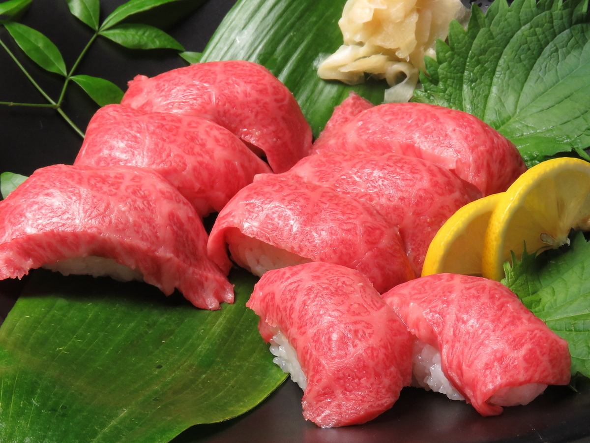 最好的日本牛肉握和黑毛日本牛肉頂部烤肉餡當然5000日元