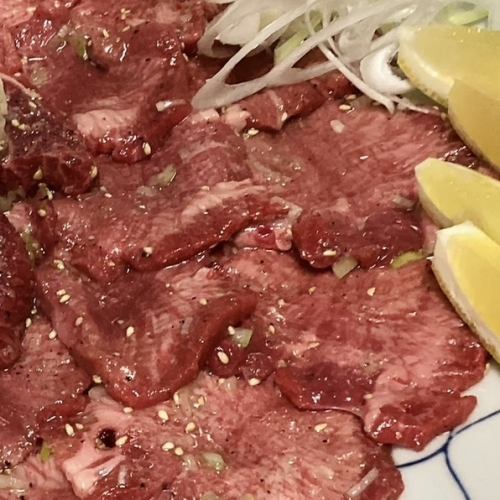 絶品のやみつき【生センマイ刺し】でまずは1杯！