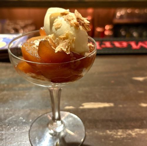 캐러멜리제 링고와 바닐라 아이스