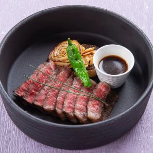 <Meat> Shiraoi Beef Straw-grilled Steak