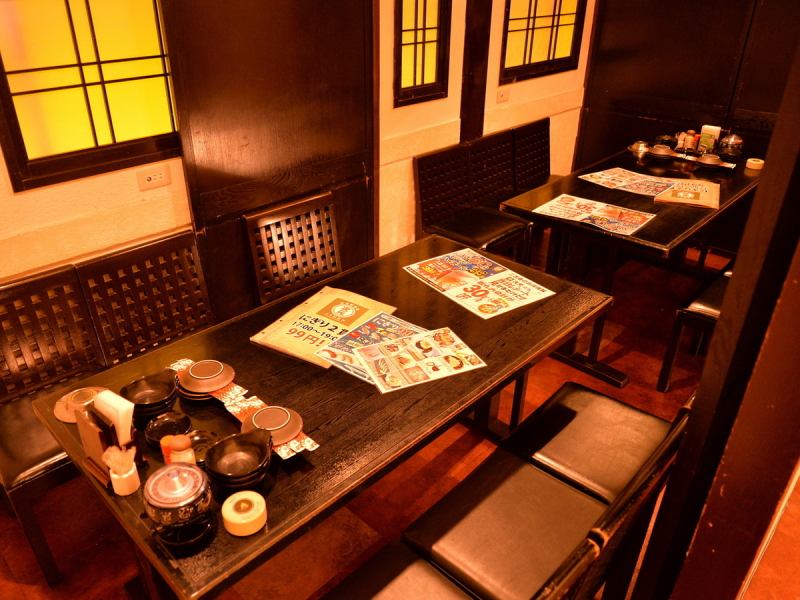 Seats for tables, seats, digging tatami mats, individual rooms and seats that can accommodate various scenes.