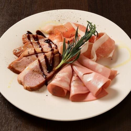 【時間無制限で飲み放題】世界6か国から厳選！赤・白10種類のワインを心ゆくまで飲み比べ。