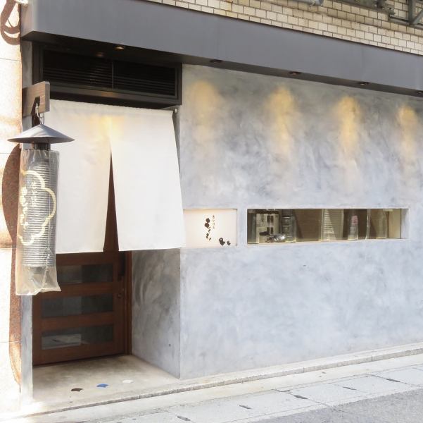 Good access in 5 minutes from Sannomiya Station on each line.Go north on Kitanozaka and you will find it on the street west of Kitanozaka.Following the nearby charcoal fire, it opened as the second shop specializing in charcoal fire yakitori.We are waiting for everyone's visit!