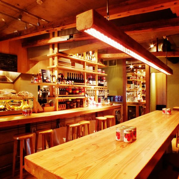 [30 seconds walk from the north and west exits of JR Kanda Station] The design uses a lot of old materials to create a natural space ♪ Table seats, private rooms, counter seats, terrace seats, etc., depending on the number of people and the situation. We also boast a wide variety of seats that can be guided ◎ Of course, reservations for seats only are welcome ★