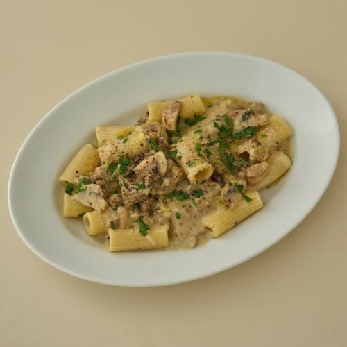 Creamy Rigatoni with Mushrooms and Fragrant Truffles