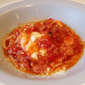 Tomato pasta with bacon and mozzarella cheese