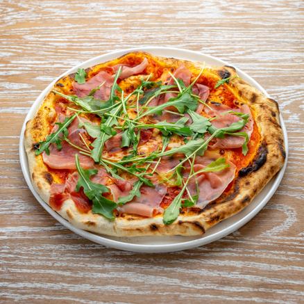 生ハムとルッコラのピッツァパルマ風