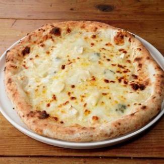 4種チーズのピッツァ クアトロフォルマッジ