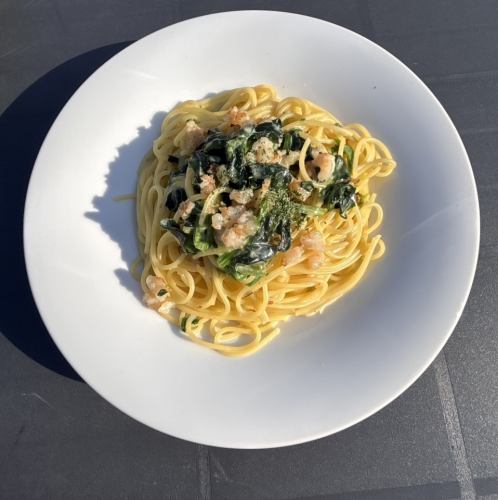 海老とほうれん草の豆乳クリームパスタ