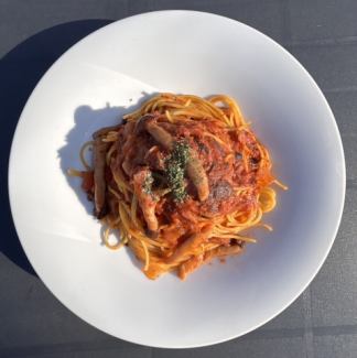 Tuna and mushroom lumberjack-style tomato sauce