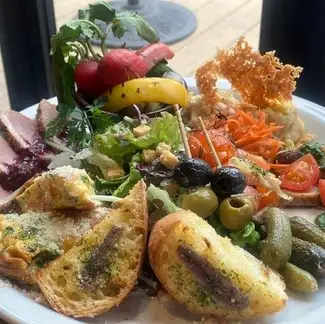 10種前菜盛り合わせ　goodspoonplate