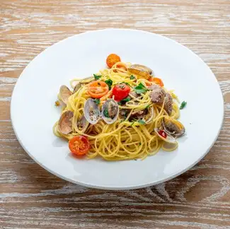 あさりとトマトのオイルパスタ