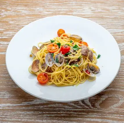 あさりとトマトのオイルパスタ