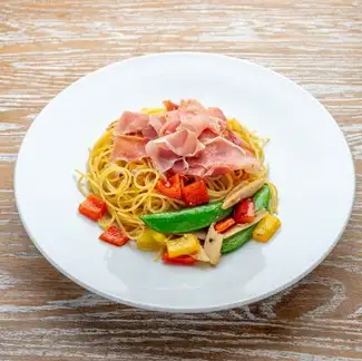 季節野菜と生ハムのペペロンチーノ