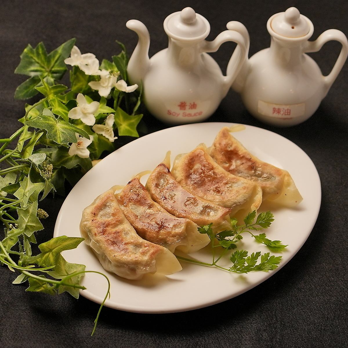 A restaurant where you can enjoy authentic Chinese cuisine, including dumplings, xiaolongbao, spring rolls, and other dim sum.
