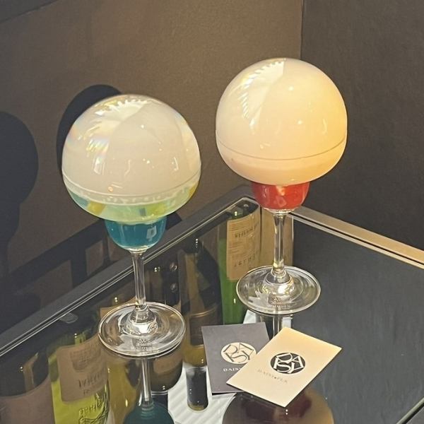 モノトーンな雰囲気になって以前とはまた違うDAISYを満喫♪カフェ利用の際にはテーブル席がおすすめです！こだわりの空間で当店のデザートやドリンクを楽しみながらおくつろぎいただけます！