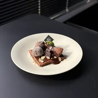 [Available from 12:00 to 18:30] Luxurious Chocolate Crepe