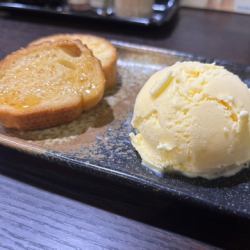 フレンチトーストバニラアイス添え 