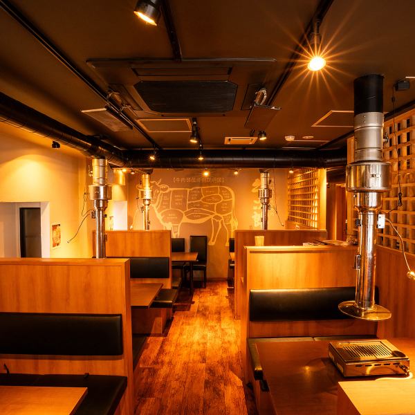 [47 seats in total (4 seats at the counter, 21 seats at the table, 22 seats in private rooms) ★] The stylish interior can seat up to 47 people! We also accept private reservations, so please come for a banquet or farewell party. Please use♪ Esaka/Yakiniku/All-you-can-drink/Banquet/Welcome and farewell party/Girls' party