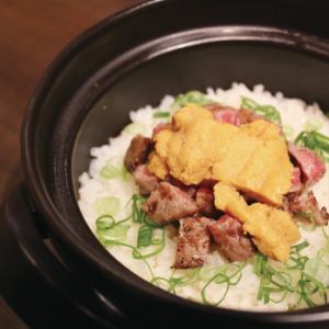 A5 meat and sea urchin clay pot beef rice