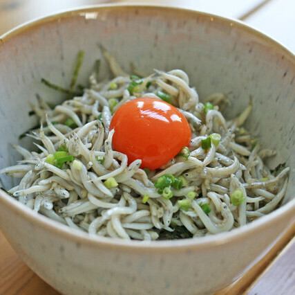 シラスユッケ丼