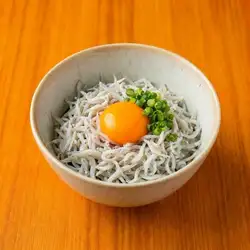 シラスユッケ丼