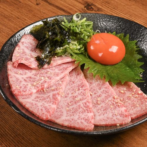 逸品メニューも多数！炙りユッケもおすすめ◎