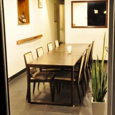 There is also a semi-private room with a private feeling.Legament will produce a wonderful time with acquaintances and friends.
