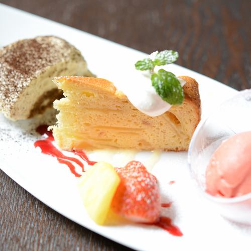 We also offer colorful and beautiful desserts.