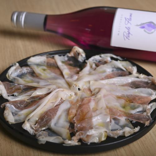 【肉の旨みを堪能◎】お酒とも相性の良い黒豚諫美豚プレミアム生ハム