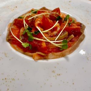 自家製スモークサーモンのカルパッチョ