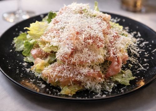 黒豚諫美豚プレミアム生ハムとチーズのサラダ
