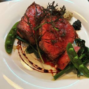 牛ホホ肉の赤ワイン煮込み