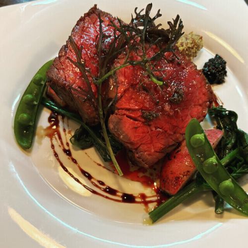 牛ホホ肉の赤ワイン煮込み